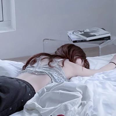 最新不露脸背影女生头像图片32张