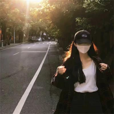 最新不露脸背影女生头像图片32张