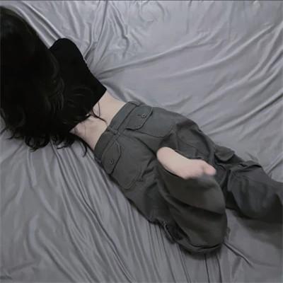 最新不露脸背影女生头像图片32张