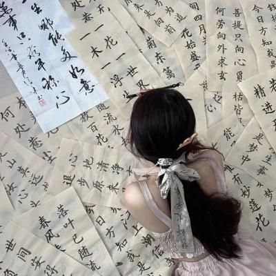 最新不露脸背影女生头像图片32张