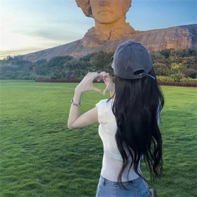 最新不露脸背影女生头像图片32张