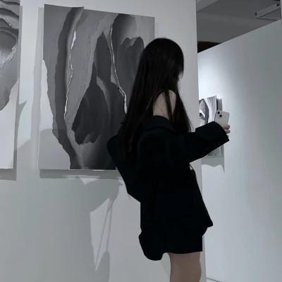 最新不露脸背影女生头像图片32张