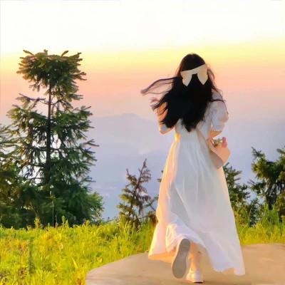 最新不露脸背影女生头像图片32张