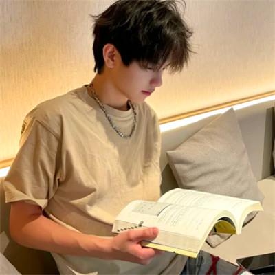 2023年最新男生头像，让你成为社交达人！