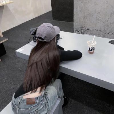 最新不露脸背影女生头像图片32张