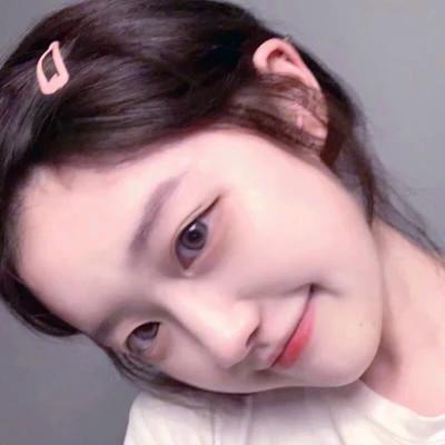 清纯自然的女孩头像，感受青春的美好年华