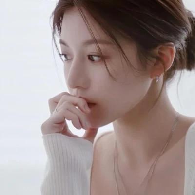 气质高冷优雅头像女生32张