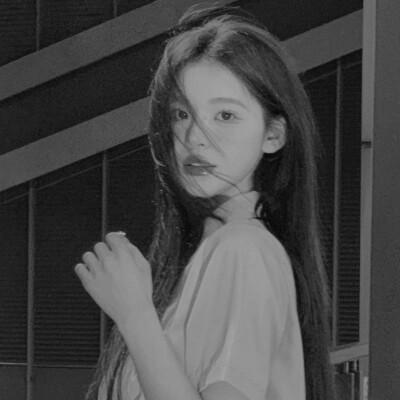 120张黑白氛围感气质的女头，黑与白的诗意