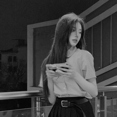 120张黑白氛围感气质的女头，黑与白的诗意