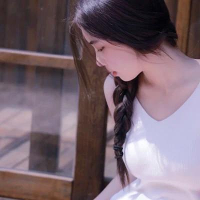 潇洒自信的高清少女头像，自信的力量