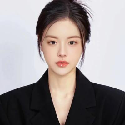 气质高冷优雅头像女生32张