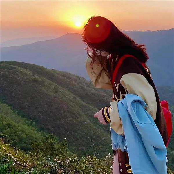 氛围感美女微信头像图片（精选13张），不一样的女神
