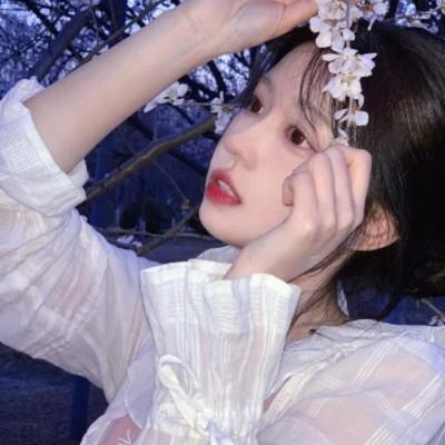 潇洒自信的高清少女头像，自信的力量