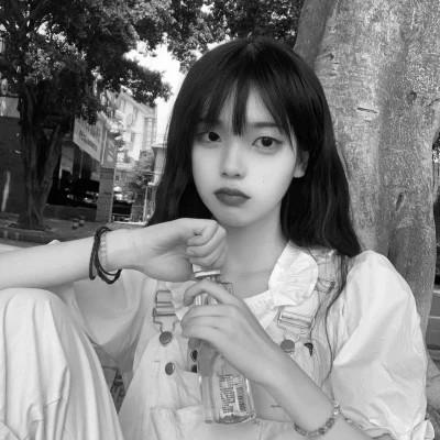 女生微信黑白头像100张，静谧中的惊艳