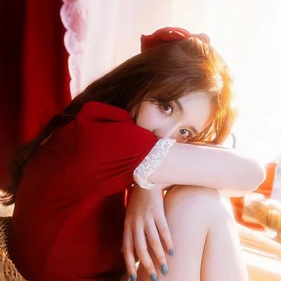 漂亮的美女穿红衣服的头像