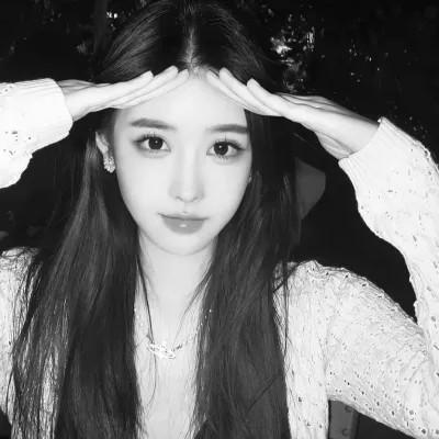 女生微信黑白头像100张，静谧中的惊艳