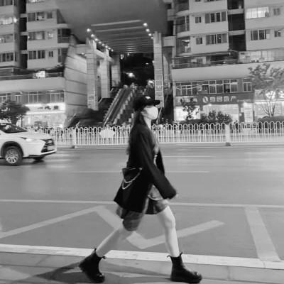 120张黑白氛围感气质的女头，黑与白的诗意