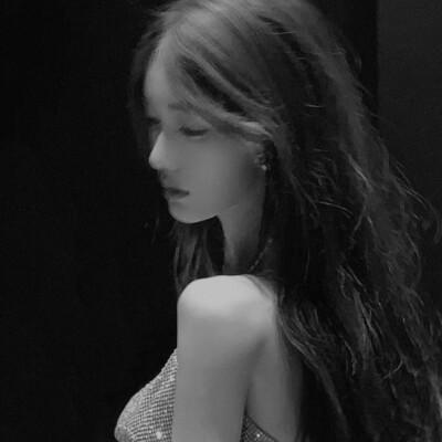 120张黑白氛围感气质的女头，黑与白的诗意