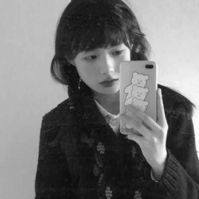 女生微信黑白头像100张，静谧中的惊艳
