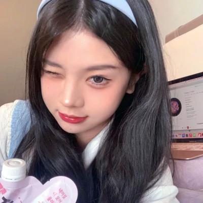 潇洒自信的高清少女头像，自信的力量