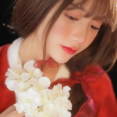 漂亮的美女穿红衣服的头像