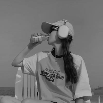 120张黑白氛围感气质的女头，黑与白的诗意