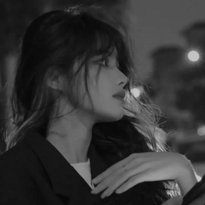 120张黑白氛围感气质的女头，黑与白的诗意