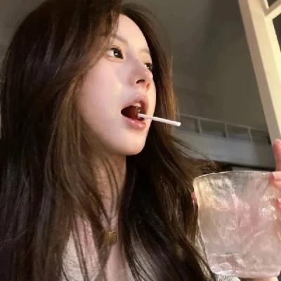 高清真人少女的微信头像图片32张
