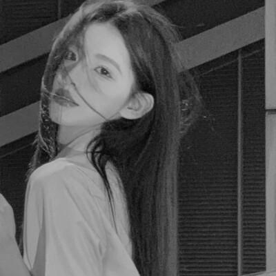 120张黑白氛围感气质的女头，黑与白的诗意