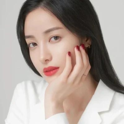 气质高冷优雅头像女生32张