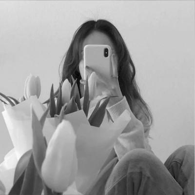 女生微信黑白头像100张，静谧中的惊艳