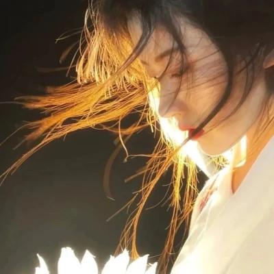 唯美温柔干净高级氛围感女头图片32张