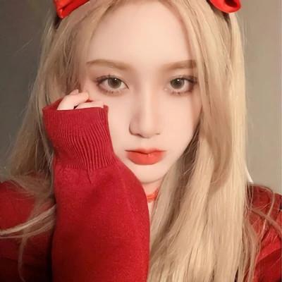 漂亮的美女穿红衣服的头像
