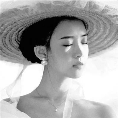 女生微信黑白头像100张，静谧中的惊艳