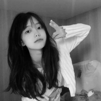 女生微信黑白头像100张，静谧中的惊艳