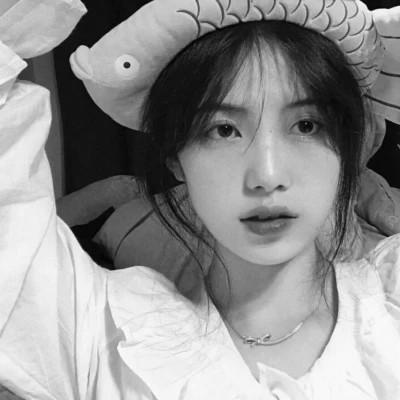 女生微信黑白头像100张，静谧中的惊艳