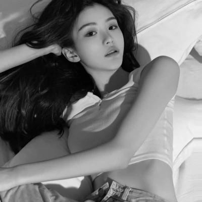 2023独特漂亮图片黑白头像女，让你与众不同！