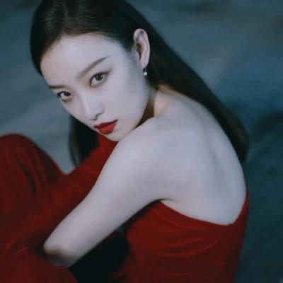 气质高冷优雅头像女生32张