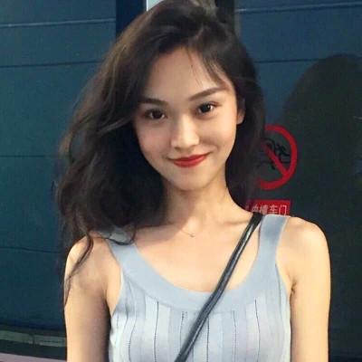 清纯自然的女孩头像，感受青春的美好年华