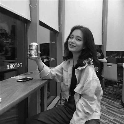 女生微信黑白头像100张，静谧中的惊艳