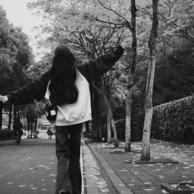 120张黑白氛围感气质的女头，黑与白的诗意