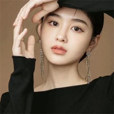 气质高冷优雅头像女生32张