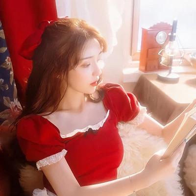漂亮的美女穿红衣服的头像