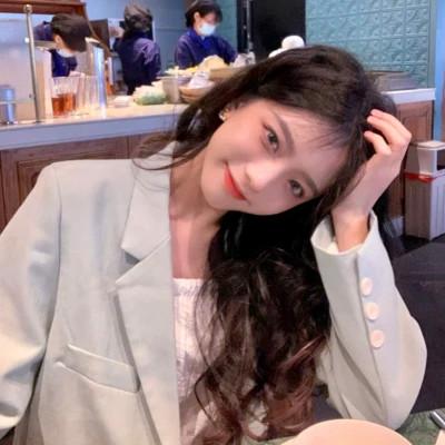 潇洒自信的高清少女头像，自信的力量