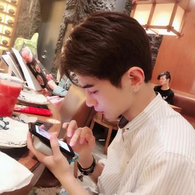 2023年最火的微信头像男生图片