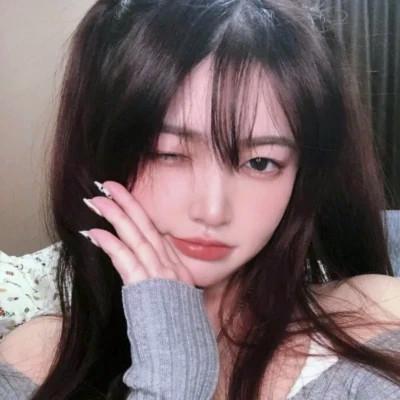 潇洒自信的高清少女头像，自信的力量
