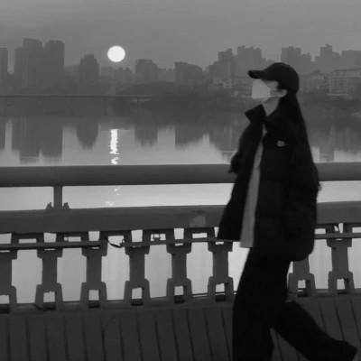 120张黑白氛围感气质的女头，黑与白的诗意