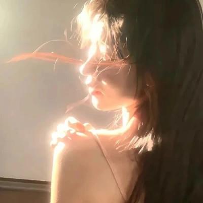唯美温柔干净高级氛围感女头图片32张