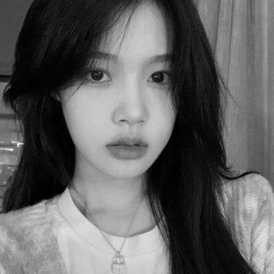 女生微信黑白头像100张，静谧中的惊艳