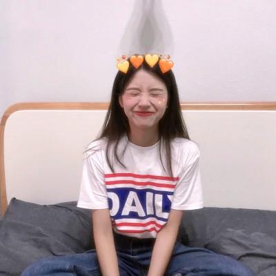 清纯自然的女孩头像，感受青春的美好年华